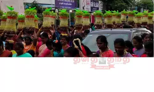 பெண்கள் முளைப்பாரி எடுத்து ஊர்வலம்