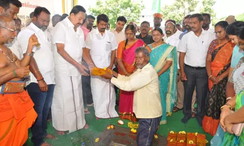 டாக்டர் மு.வரதராசனாருக்கு ரூ.66 லட்சத்தில் பூங்காவுடன் உருவச்சிலை