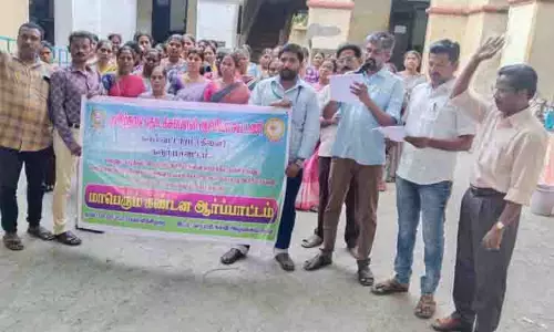 தொடக்கப்பள்ளி ஆசிரியர் கூட்டணியினர் ஆர்ப்பாட்டம்