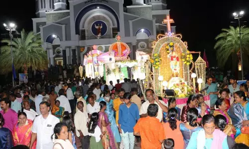 புனித மரியன்னை பேராலய தேர்பவனி