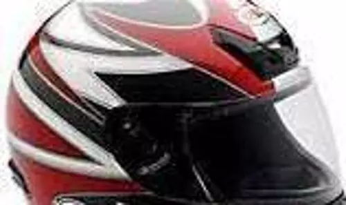 இருசக்கர வாகனத்தில் செல்லும் போது பின்னால் அமர்ந்து செல்பவர்களுக்கும் தலைகவசம் அவசியம் போக்குவரத்து போலீஸ் துணை கமிஷனர் குமார் பேச்சு