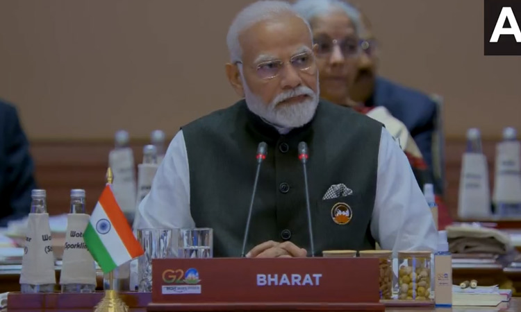 'இந்தியா அல்ல பாரத்' - பிரதமர் மோடி முன் வைக்கப்பட்டுள்ள பெயர் பலகை...!