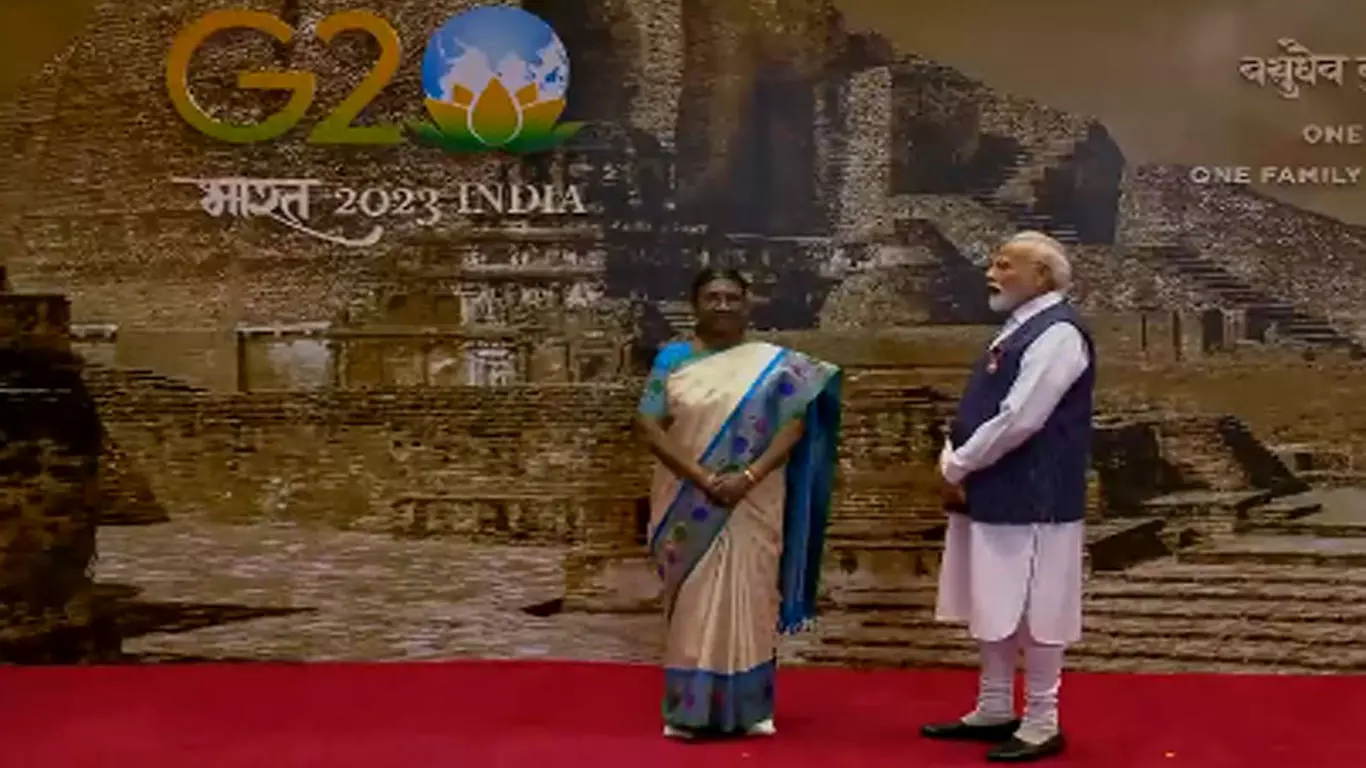 ஜி-20 இரவு விருந்து; பாரத் மண்டபத்திற்கு ஜனாதிபதி முர்மு வருகை ஜி-20 இரவு விருந்து; பாரத் மண்டபத்திற்கு ஜனாதிபதி முர்மு வருகை