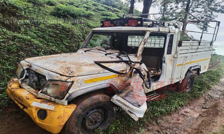 சரக்கு வாகனத்தை சேதப்படுத்திய காட்டு யானை