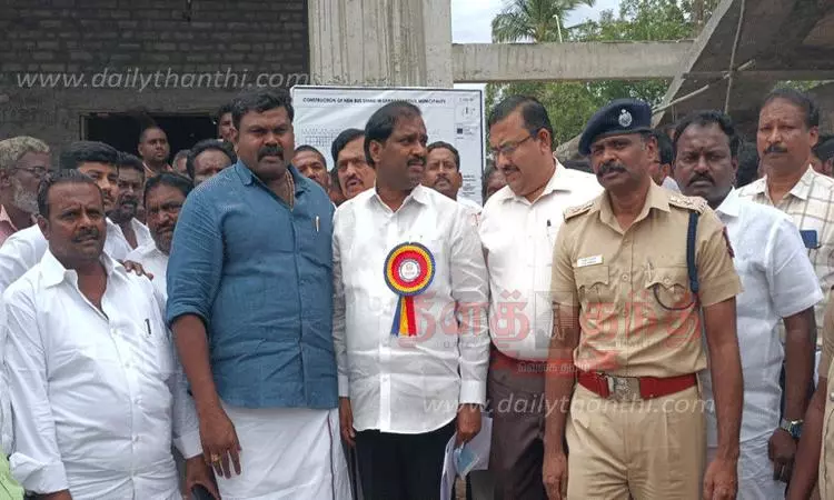 சங்கரன்கோவில் பஸ்நிலைய கட்டுமான பணியை சட்டமன்ற உறுதிமொழி குழுவினர் ஆய்வு சங்கரன்கோவில் பஸ்நிலைய கட்டுமான பணியை சட்டமன்ற உறுதிமொழி குழுவினர் ஆய்வு