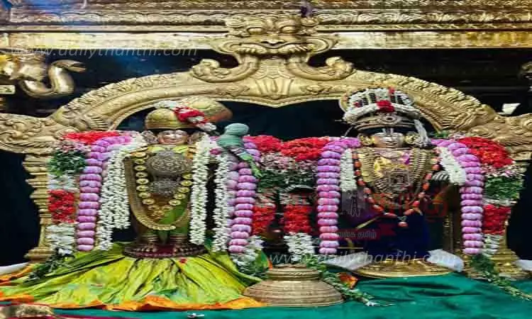 ஸ்ரீவில்லிபுத்தூர் ஆண்டாள் கோவிலில் ஊஞ்சல் சேவை ஸ்ரீவில்லிபுத்தூர் ஆண்டாள் கோவிலில் ஊஞ்சல் சேவை