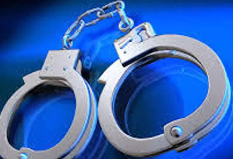 மது விற்ற பெண் கைது மது விற்ற பெண் கைது