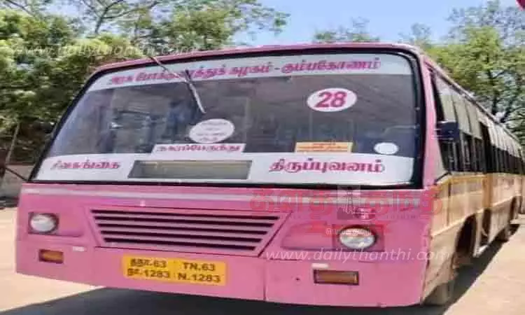 ஓடும் பஸ்சை வழிமறித்து கத்தி முனையில் மிரட்டி கண்டக்டரிடம் பணப்பை பறிப்பு ஓடும் பஸ்சை வழிமறித்து கத்தி முனையில் மிரட்டி கண்டக்டரிடம் பணப்பை பறிப்பு