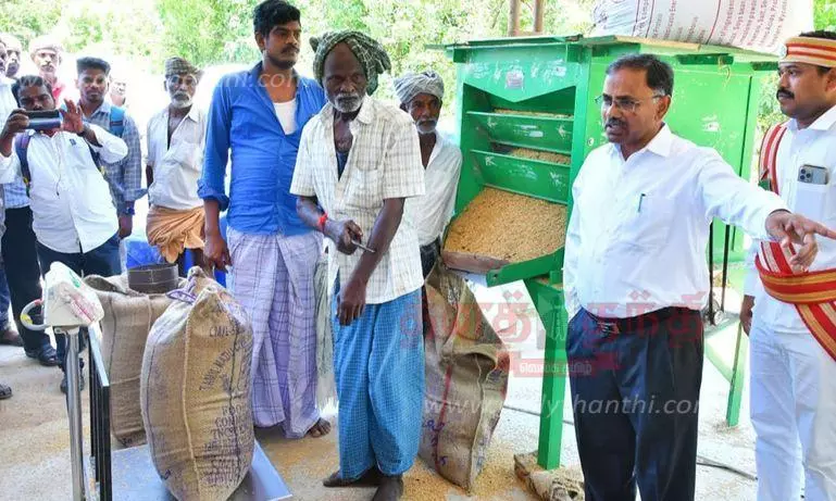 நெல் மூட்டைகளின் எடையை கலெக்டர் ஆய்வு