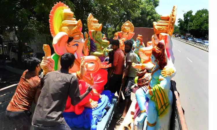 திருச்சிக்கு கொண்டு செல்லப்படும் விநாயகர் சிலைகள்