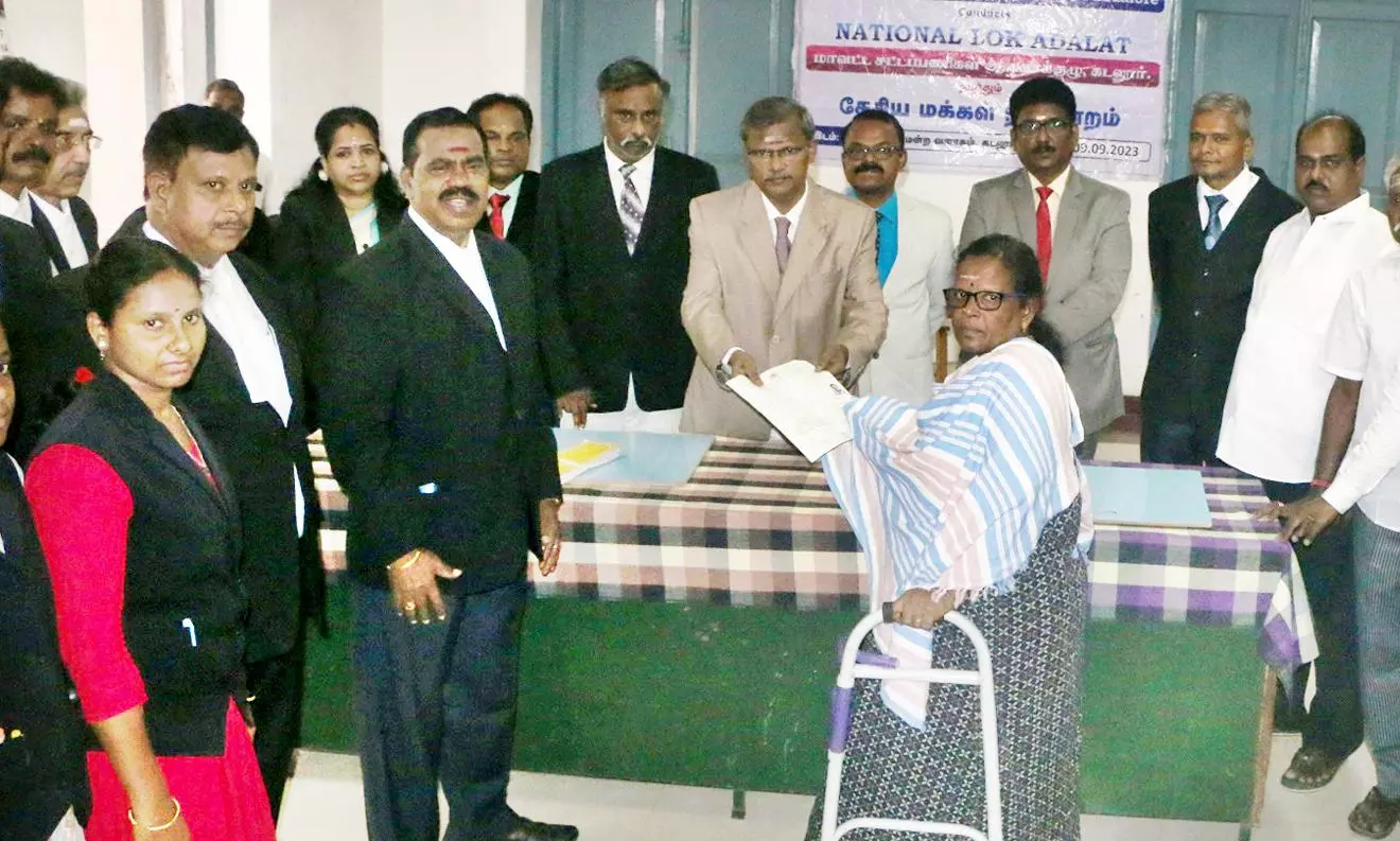 தேசிய மக்கள் நீதிமன்றத்தில் 1,198 வழக்குகளுக்கு தீர்வு