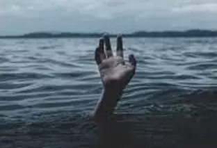 சேலம் அருகே செங்கல் சூளையில்தண்ணீர் தொட்டியில் மூழ்கி அண்ணன், தம்பி பலிஉடல்களை எடுக்க விடாமல் உறவினர்கள் போராட்டம் சேலம் அருகே செங்கல் சூளையில்தண்ணீர் தொட்டியில் மூழ்கி அண்ணன், தம்பி பலிஉடல்களை எடுக்க விடாமல் உறவினர்கள் போராட்டம்