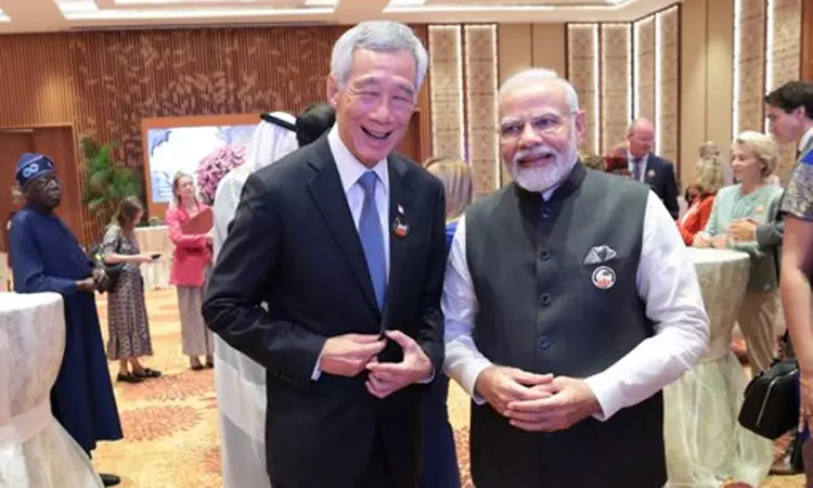 சிங்கப்பூர் பிரதமர் லீ சியென் லூங்குடன் உரையாடுவது... ... டெல்லியில் நடைபெற்ற ஜி20 உச்சிமாநாடு நிறைவு -  லைவ் அப்டேட்ஸ்