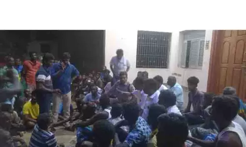 விராலிமலை அருகே பரிதாபம்: சாலையோரம் நடந்து சென்ற பெண்கள் மீது கார் மோதியது; ஒருவர் பலி