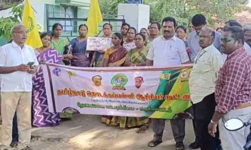 தொடக்கப்பள்ளி ஆசிரியர் கூட்டணியினர் ஆர்ப்பாட்டம்