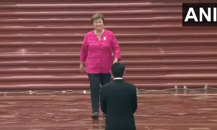 மகாத்மா காந்தி நினைவிடத்திற்கு மரியாதை செலுத்த சர்வதேச நாணய நிதிய தலைவி வருகை மகாத்மா காந்தி நினைவிடத்திற்கு மரியாதை செலுத்த சர்வதேச நாணய நிதிய தலைவி வருகை