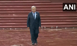 மகாத்மா காந்தி நினைவிடத்தில் உலக நாடுகளின் தலைவர்கள் மரியாதை