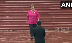 மகாத்மா காந்தி நினைவிடத்திற்கு மரியாதை செலுத்த சர்வதேச நாணய நிதிய தலைவி வருகை