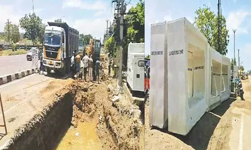 கிளாம்பாக்கம் புறநகர் பஸ்நிலையம் எதிரே ஜி.எஸ்.டி. சாலையில் மழைநீர் கால்வாய் அமைக்கும் பணிகள் தொடக்கம்