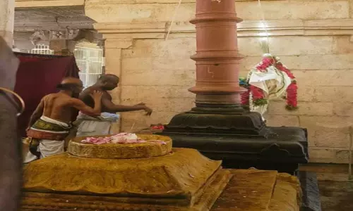 திருக்கோளூர் வைத்தமாநிதி பெருமாள் கோவிலில் ஆவணி திருவிழா கொடியேற்றத்துடன் தொடங்கியது திருக்கோளூர் வைத்தமாநிதி பெருமாள் கோவிலில் ஆவணி திருவிழா கொடியேற்றத்துடன் தொடங்கியது