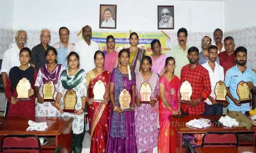 டி.என்.பி.எஸ்.சி. தேர்வில் வெற்றி பெற்றவர்களுக்கு பாராட்டு