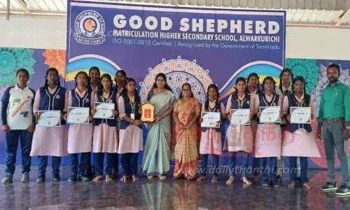 எறிபந்து போட்டியில் மாணவிகள் சாதனை