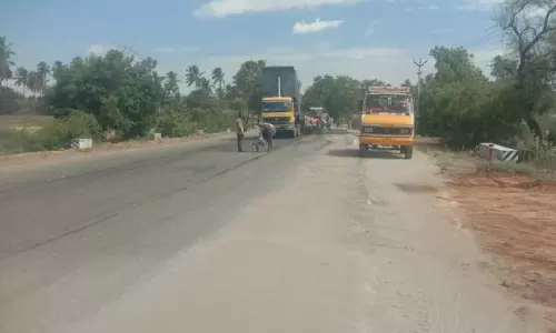 காங்கயம் அருகே தொட்டியபாளையத்தில்சாலைகள் சீரமைக்கும் பணி தீவிரம் காங்கயம் அருகே தொட்டியபாளையத்தில்சாலைகள் சீரமைக்கும் பணி தீவிரம்
