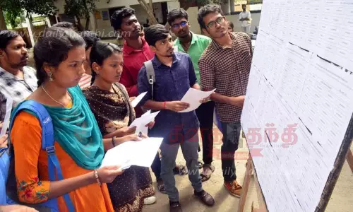 வட்டார கல்வி அலுவலர் தேர்வை 1098 பேர் எழுதினர்