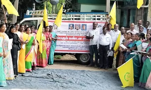 தொடக்கப்பள்ளி ஆசிரியர் கூட்டணியினர் ஆர்ப்பாட்டம்