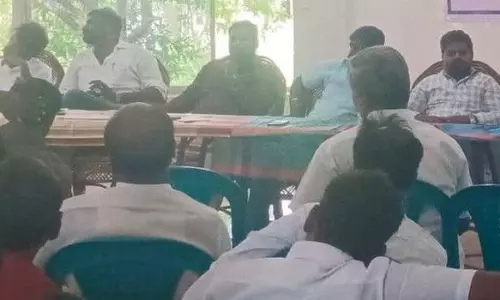 விடுமுறை நாட்களிலும் பணி செய்ய நிர்பந்திக்க கூடாதுகிராம நிர்வாக அலுவலர்கள் சங்க கூட்டத்தில் தீர்மானம்