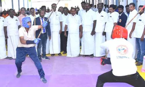 திருச்செந்தூரில்  தேசிய அளவிலான சிலம்பம் போட்டியைஎஸ்.பி.சண்முகநாதன் தொடங்கி வைத்தார்.