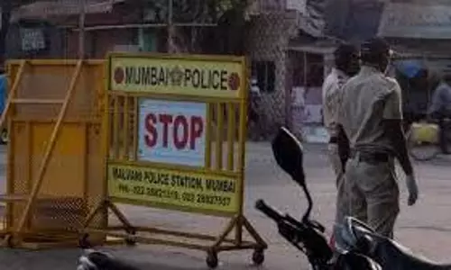 மும்பை துறைமுகத்தில் தடை செய்யப்பட்ட பகுதியில் நுழைந்த 3 மாணவர்கள் கைது மும்பை துறைமுகத்தில் தடை செய்யப்பட்ட பகுதியில் நுழைந்த 3 மாணவர்கள் கைது