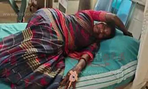 ஆக்கிரமிப்பு நிலங்களை மீட்க எதிர்ப்பு தெரிவித்து 2 பெண்கள் விஷம் குடித்தனர்