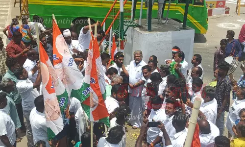 ஓமலூர், கருப்பூரில்த.மா.கா. கொடியேற்று விழாஜி.கே.வாசன் பங்கேற்பு