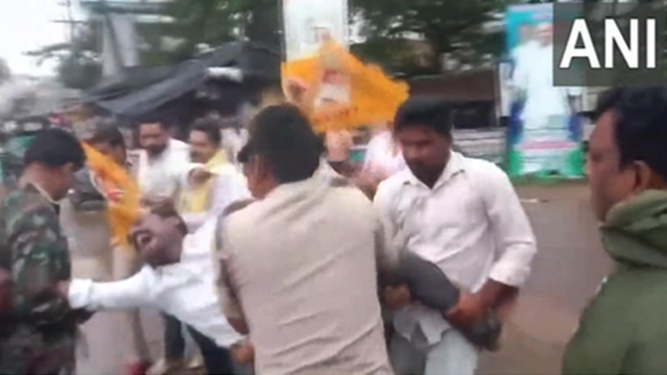 சந்திரபாபு நாயுடு கைது எதிரொலி; தெலுங்கு தேச கட்சியினர் ஆர்ப்பாட்டம்