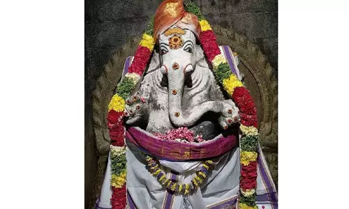 கீழையூரில் சதுர்த்தி விழா:கந்தர்வ வாகனத்தில் யானை கணபதி வீதிஉலாதிரளான பக்தர்கள் தரிசனம்