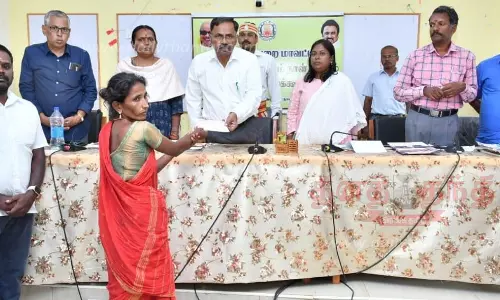 மக்கள் குறைதீர்க்கும் நாள் கூட்டத்தில் ரூ. 2 லட்சம் நிவாரணம்