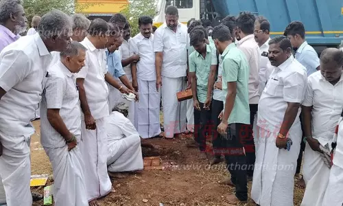 பயணிகள் நிழற்கூடத்துக்கு அடிக்கல் நாட்டு விழா