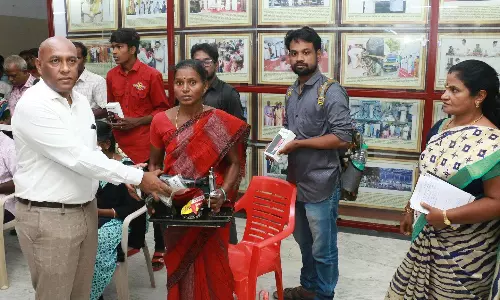 மக்கள் குறைகேட்பு கூட்டத்தில் 22 பேருக்கு அரசு நலத்திட்ட உதவிகள் கலெக்டர் பழனி வழங்கினார்