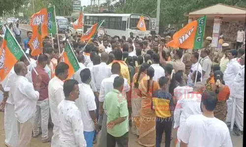 அமைச்சர் சேகர்பாபு பதவி விலக கோரி  பா.ஜ.க.வினர் மறியல்