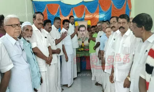 இமானுவேல் சேகரன் படத்துக்கு அ.தி.மு.க.வினர் மரியாதை