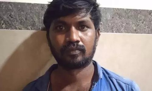 கடன் பிரச்சினையை தீர்க்கஏ.டி.எம். எந்திரத்தை உடைத்து கொள்ளையடிக்க முயன்ற நகராட்சி தொழிலாளி :திருக்கோவிலூரில் பரபரப்பு