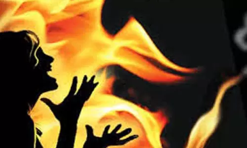 தீக்குளித்து பெண் தற்கொலை தீக்குளித்து பெண் தற்கொலை