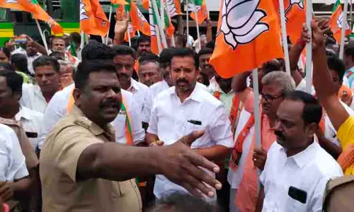 இந்து சமய அறநிலையத்துறை அலுவலகத்தை பா.ஜ.க.வினர் முற்றுகையிட முயற்சி இந்து சமய அறநிலையத்துறை அலுவலகத்தை பா.ஜ.க.வினர் முற்றுகையிட முயற்சி