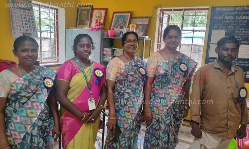 பள்ளிகளில் பேட்ஜ் அணிந்து இடைநிலை ஆசிரியர்கள் போராட்டம்