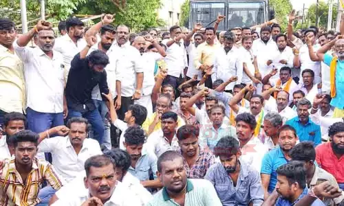 இந்து சமய அறநிலையத்துறை அலுவலகத்தை முற்றுகையிட்டு பா.ஜ.க.வினர் போராட்டம் -300-க்கும் மேற்பட்டவர்கள் கைது