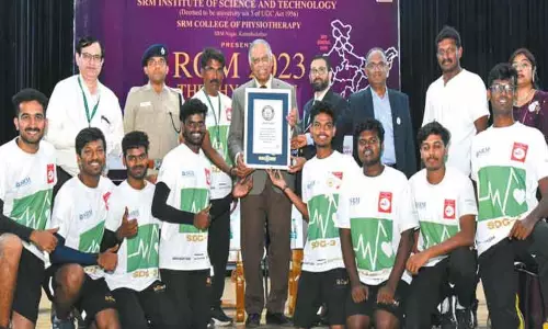 எஸ்.ஆர்.எம். கல்லூரி மாணவர்கள் சாதனை