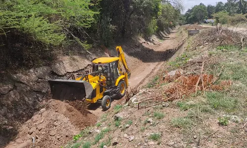 பி.ஏ.பி. வாய்க்காலை தூர்வாரிய பகிர்மான குழு