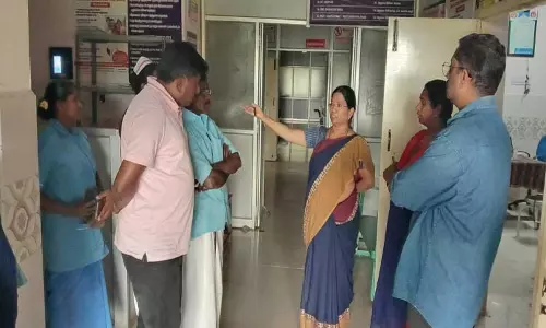 வால்பாறை அரசு ஆஸ்பத்திரியில் மாவட்ட சுகாதார இணை இயக்குனர் ஆய்வு