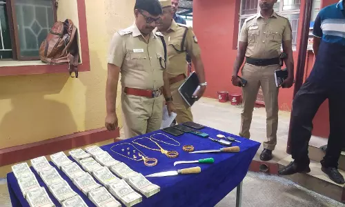 கத்திமுனையில் 25 பவுன்நகை, ரூ.10 லட்சம் கொள்ளையடித்த  10 பேர் கைது
